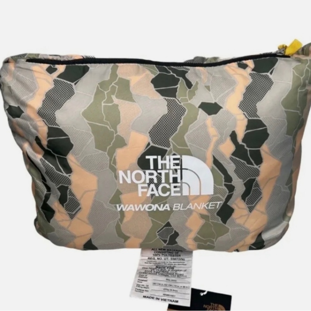 The North Face Wawona Fuzzy Blanket (BNWT) - Picture 6 of 12